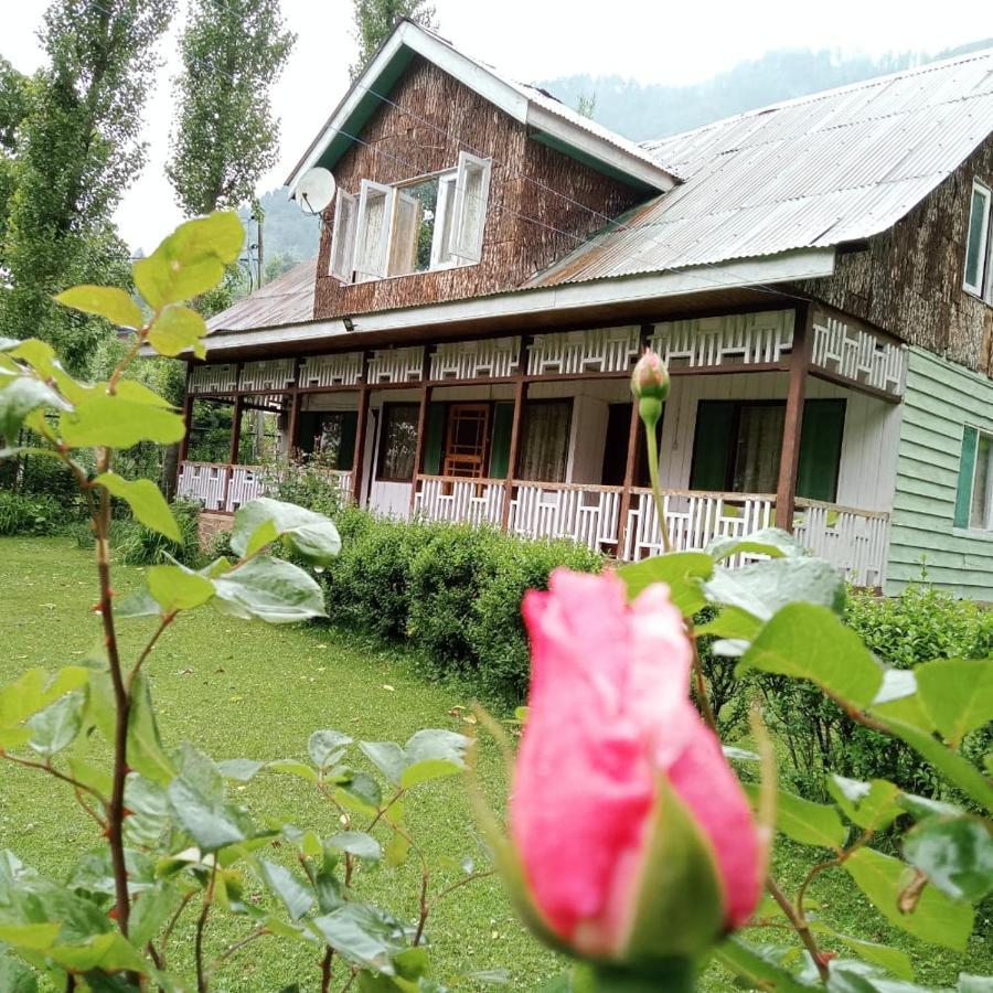 PK cottage Pahalgām Exteriör bild