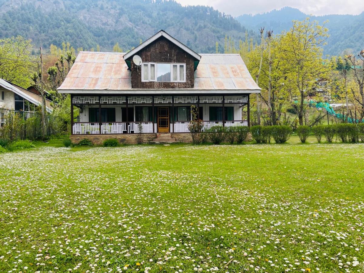 PK cottage Pahalgām Exteriör bild