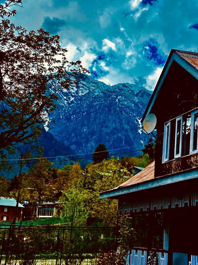 PK cottage Pahalgām Exteriör bild