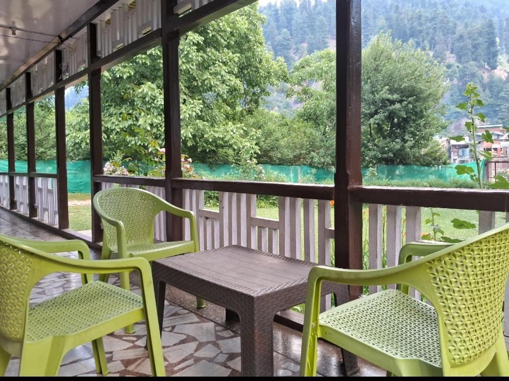 PK cottage Pahalgām Exteriör bild