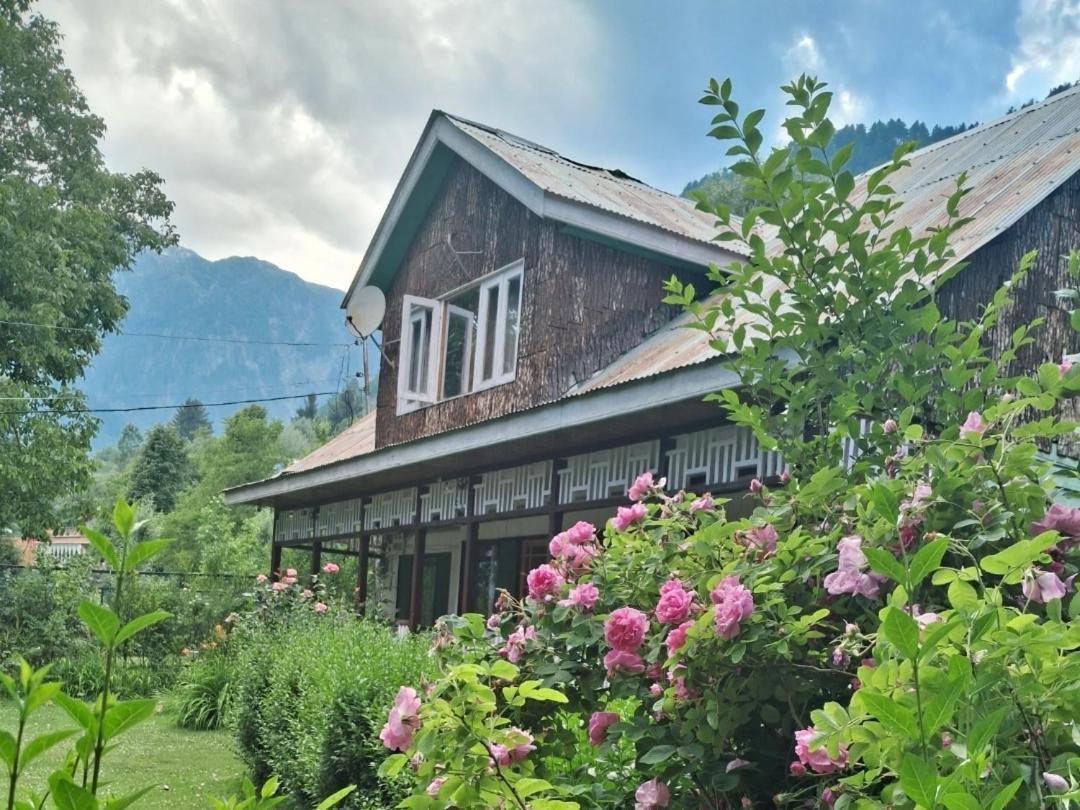 PK cottage Pahalgām Exteriör bild